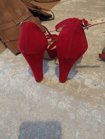 Kırmızı topuklu ayakkabı - Görsel 8