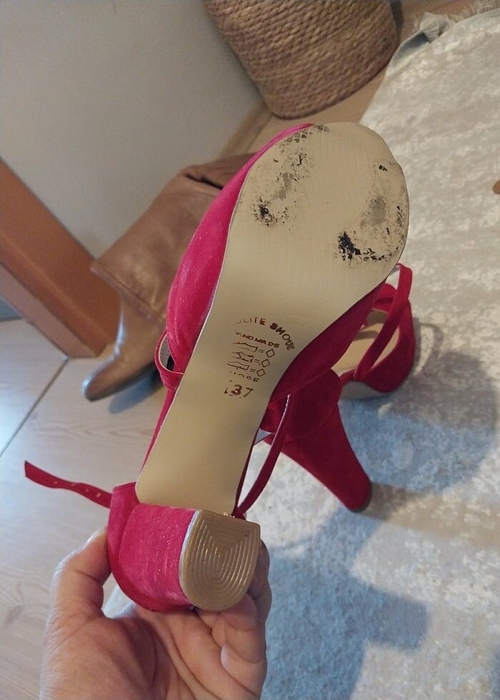 Kırmızı topuklu ayakkabı - Görsel 5