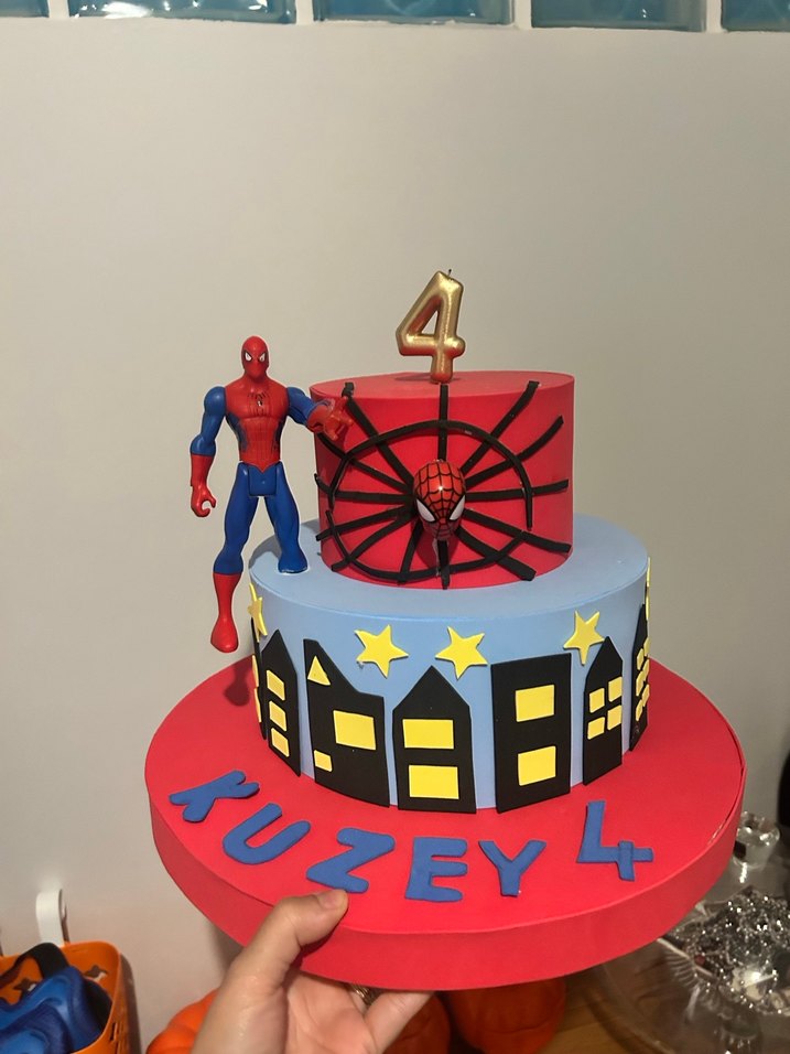 Kırmızı Örümcek Adam Figürlü Pasta - Görsel 2