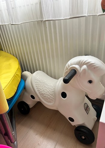 Beyaz Sallanan at - Görsel 2