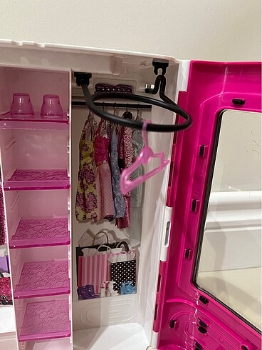  Beden Renk Barbie dolabı