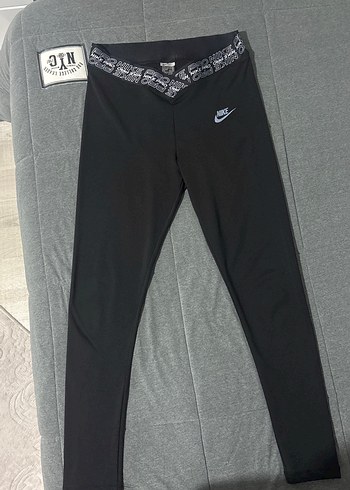 Gri Belli Nike Spor Tayt orijinal urundur