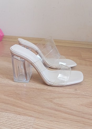 Bershka Şeffaf Bantlı Beyaz Kadın Topuklu Terlik