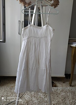 Beyaz keten elbise