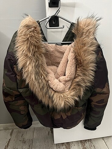 s Beden Pull&bear kamuflaj desenli şişme mont
