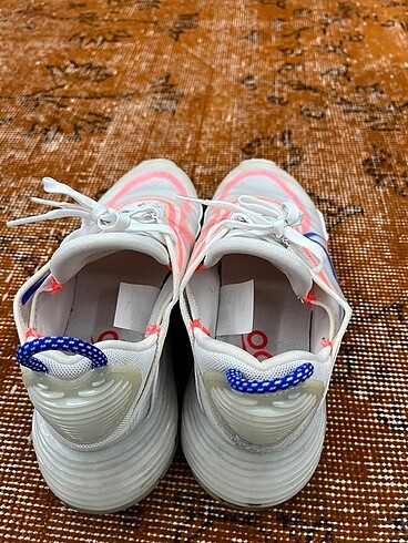 38,5 Beden Nike 2090 spor ayakkabı az giyildi