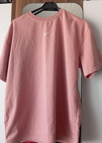 toz pembe Nike baskılı tişört