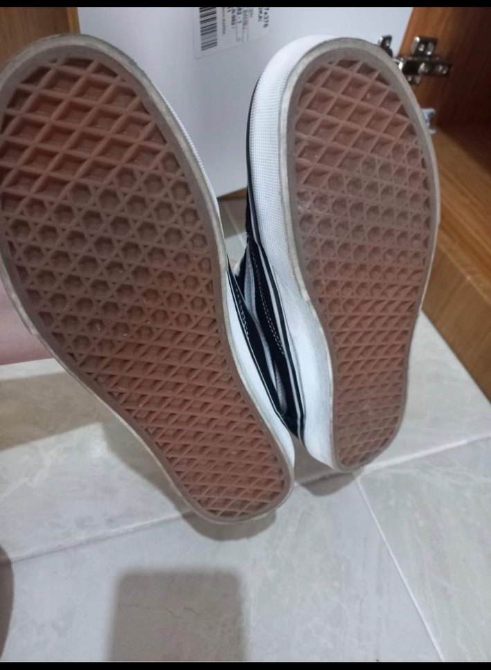 Vans Düz Tabanlı Siyah Beyaz Günlük Spor Ayakkabı - Görsel 3