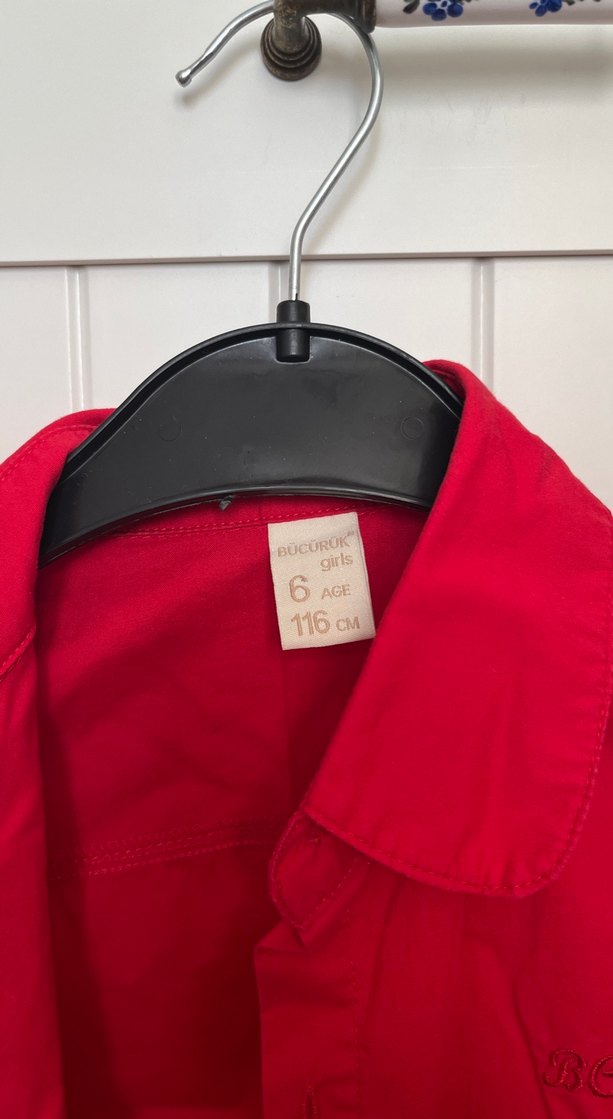 Düğmeli Kırmızı Kız Çocuk Gömlek - Görsel 2