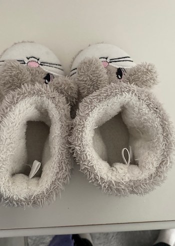 Kız Çocuk Gri Nakışlı Peluş Ev Terliği - Görsel 4