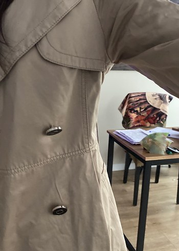 Parlak  İri Düğmeli Midi Kadın Trençkot - Görsel 5