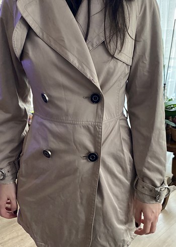 Parlak  İri Düğmeli Midi Kadın Trençkot - Görsel 7