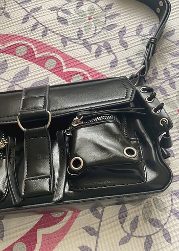Zara Siyah Deri Tokalı Gotik Kadın Çantası
