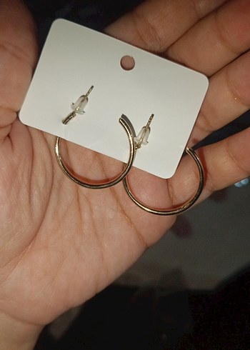 Altın Renkli Minimalist Halka Küpe - Görsel 3