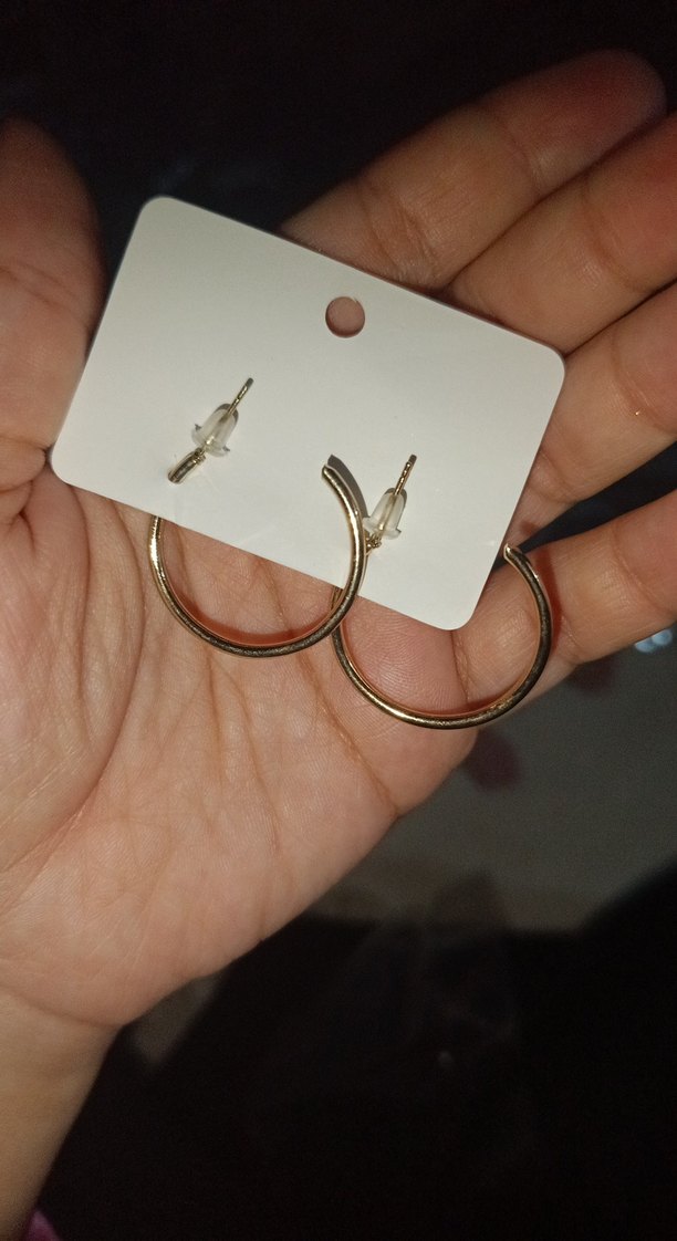 Altın Renkli Minimalist Halka Küpe - Görsel 3