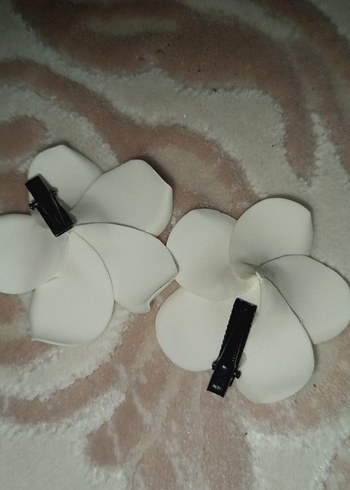 Beyaz Yumuşak Çiçekli Saç Tokası - Görsel 3