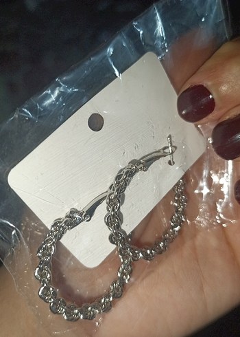 Zincir Detaylı Gold Midi Halka Küpe - Görsel 3