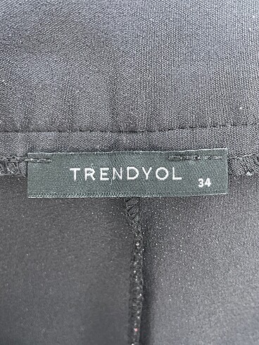 34 Beden siyah Renk Trendyol & Milla Mini Şort %70 İndirimli.