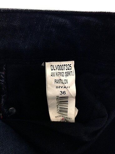 36 Beden siyah Renk PreLoved Skinny %70 İndirimli.