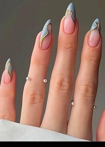 Pastel Renkli Altın Detaylı Tırnak Süslemeleri - Görsel 2