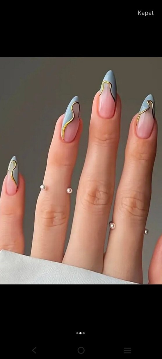 Pastel Renkli Altın Detaylı Tırnak Süslemeleri - Görsel 2