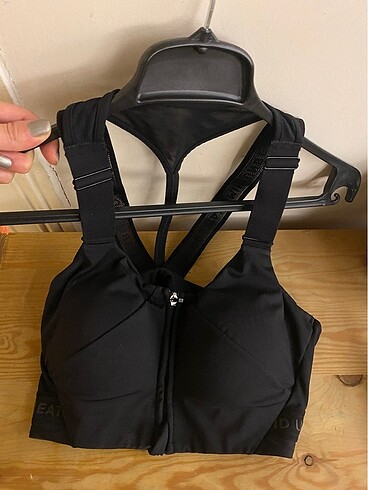 Sırtı tül detay spor crop