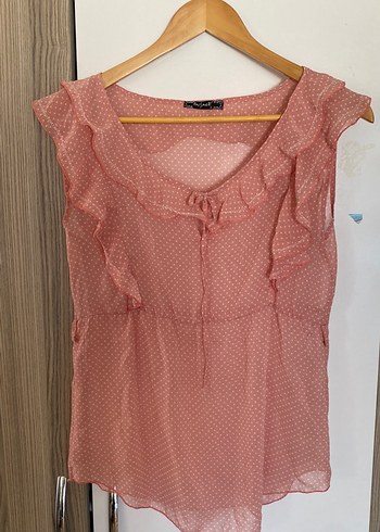 Pembe Fırfırlı V Yakalı Kolsuz Bluz