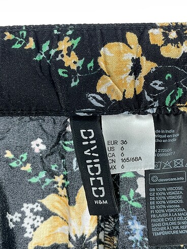 36 Beden siyah Renk H&M Mini Şort %70 İndirimli.