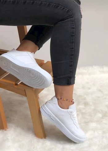 Beyaz Bağcıklı Stiletto Topuklu Kadın Spor Ayakkabı