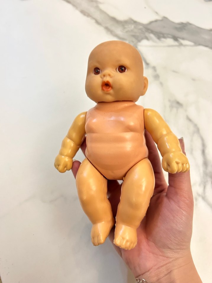 Pastel Bej Bebek Figür Oyuncak - Görsel 3