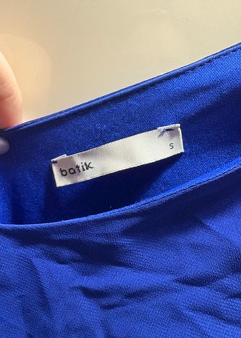 Mavi V Yaka Dökümlü Elbise - Görsel 5