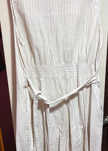 Düğmeli Kolsuz Beyaz Keten Elbise - Görsel 5