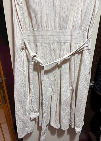 Düğmeli Kolsuz Beyaz Keten Elbise - Görsel 6