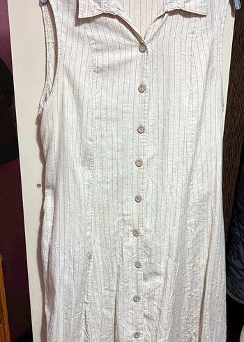 Düğmeli Kolsuz Beyaz Keten Elbise - Görsel 2