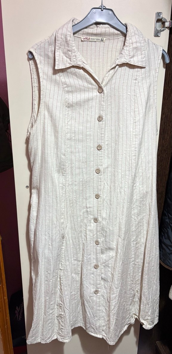 Düğmeli Kolsuz Beyaz Keten Elbise - Görsel 2