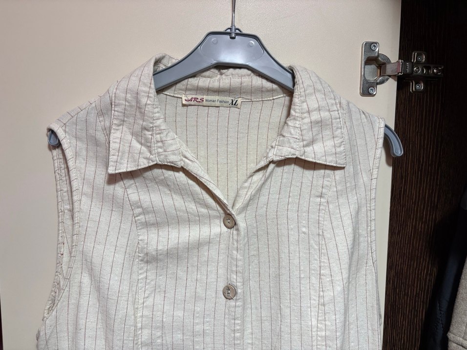 Düğmeli Kolsuz Beyaz Keten Elbise - Görsel 3