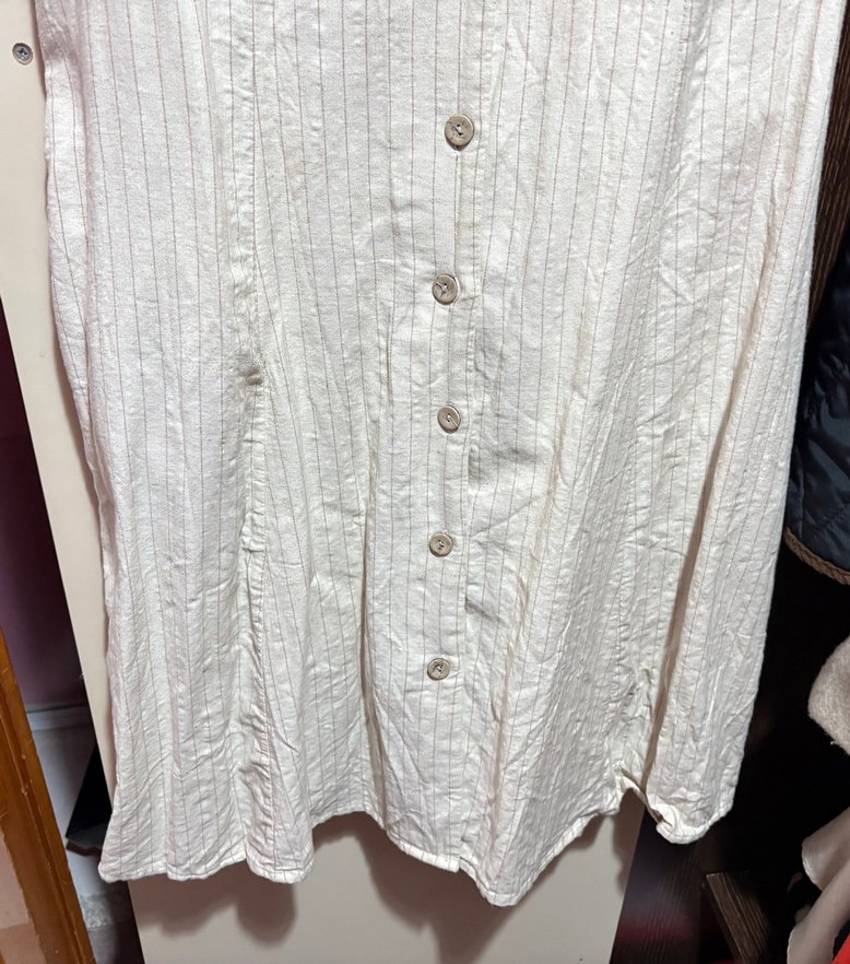 Düğmeli Kolsuz Beyaz Keten Elbise - Görsel 4