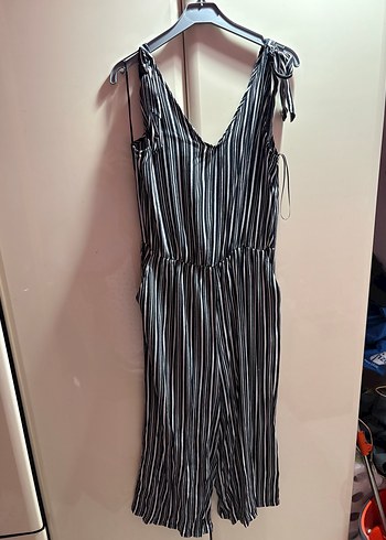 V Yakalı Çizgili Midi Tulum - Görsel 4