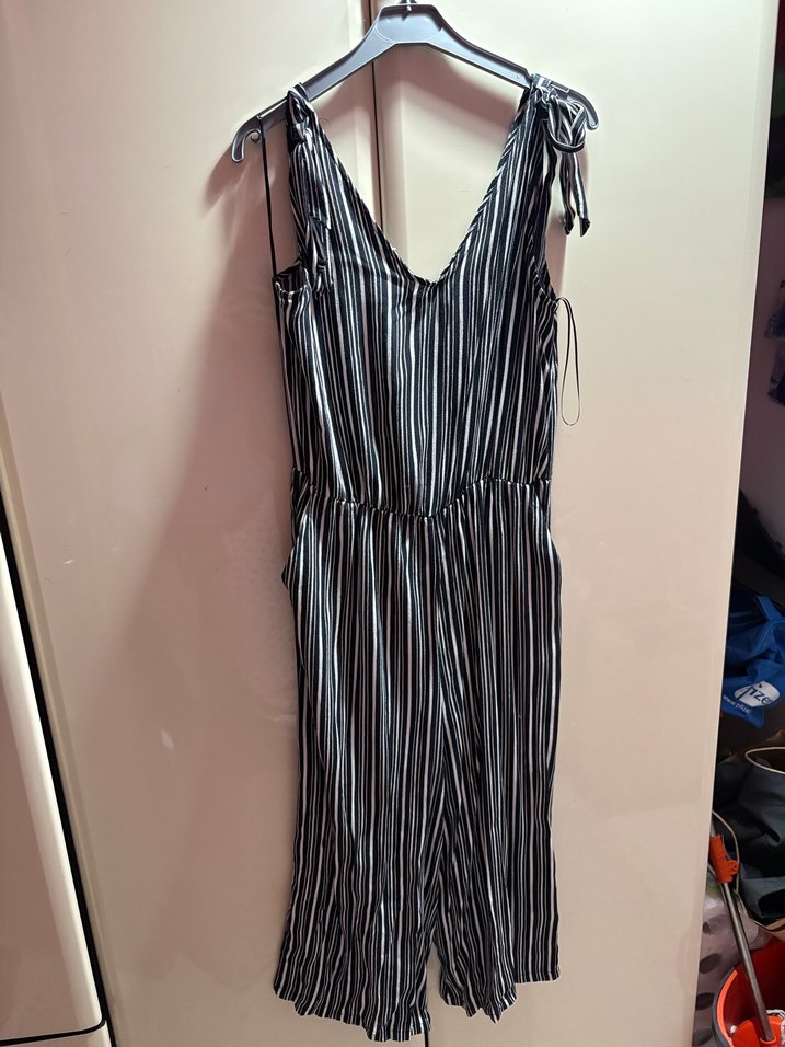 V Yakalı Çizgili Midi Tulum - Görsel 4