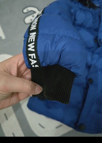 Erkek Çocuk Mavi Kürklü Mont - Görsel 2