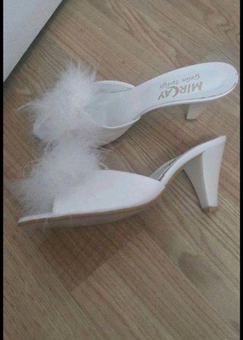 Beyaz Tüylü Dolgu Topuklu Kadın Terlik - Görsel 2