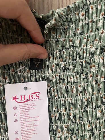 m Beden yeşil çiçek desenli yazlık elbise etiketli