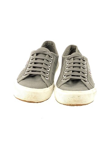 39 Beden Superga Spor Ayakkabı %70 İndirimli.