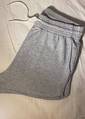 Gri Rahat Kesim Mini Şort - Görsel 2