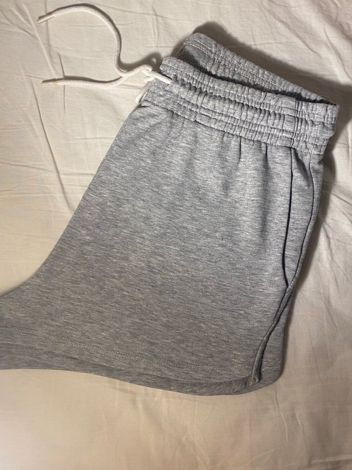 Gri Rahat Kesim Mini Şort - Görsel 2