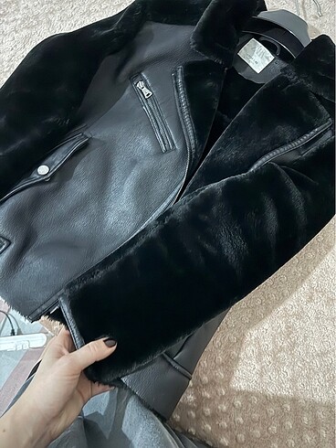 xs Beden siyah Renk Zara kürklü ceket