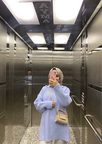 Mavi Renk Yüksek Yakalı Kadın Triko - Görsel 2