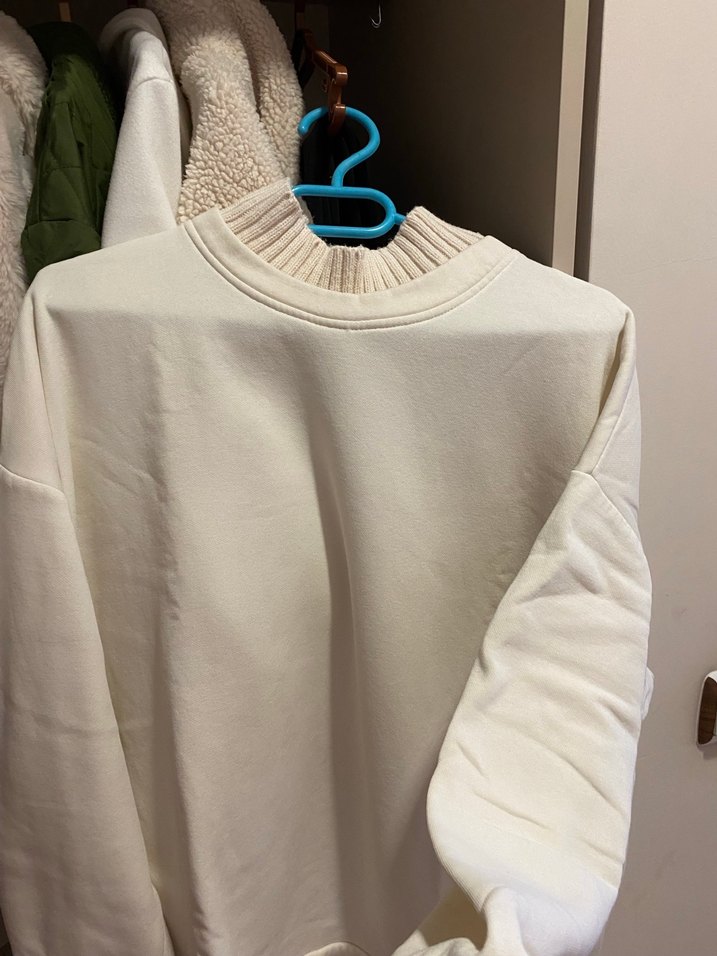 Beyaz Kapüşonsuz Salaş Sweatshirt - Görsel 2