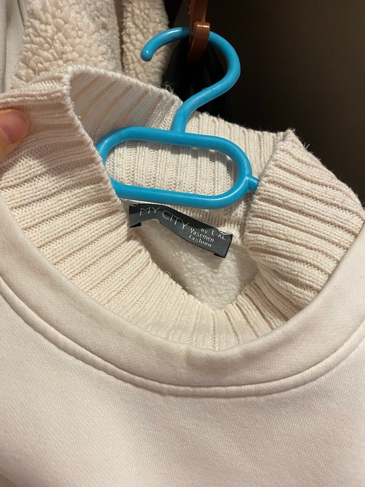 Beyaz Kapüşonsuz Salaş Sweatshirt - Görsel 4