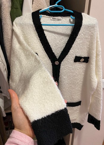 Siyah Detaylı Beyaz Triko Hırka - Görsel 3